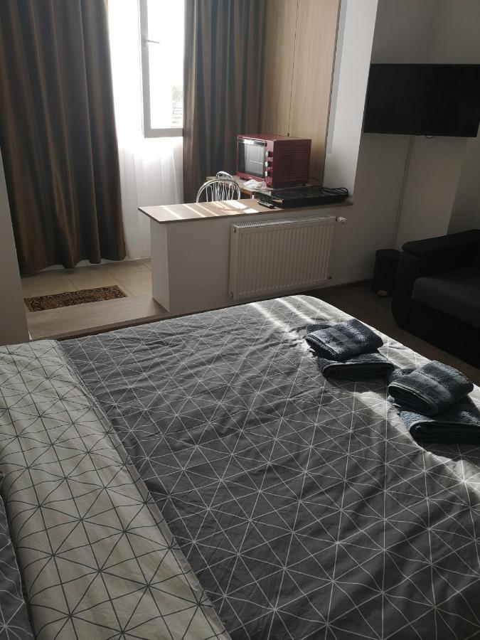 Gara Dinu Apartment Bukares Bagian luar foto